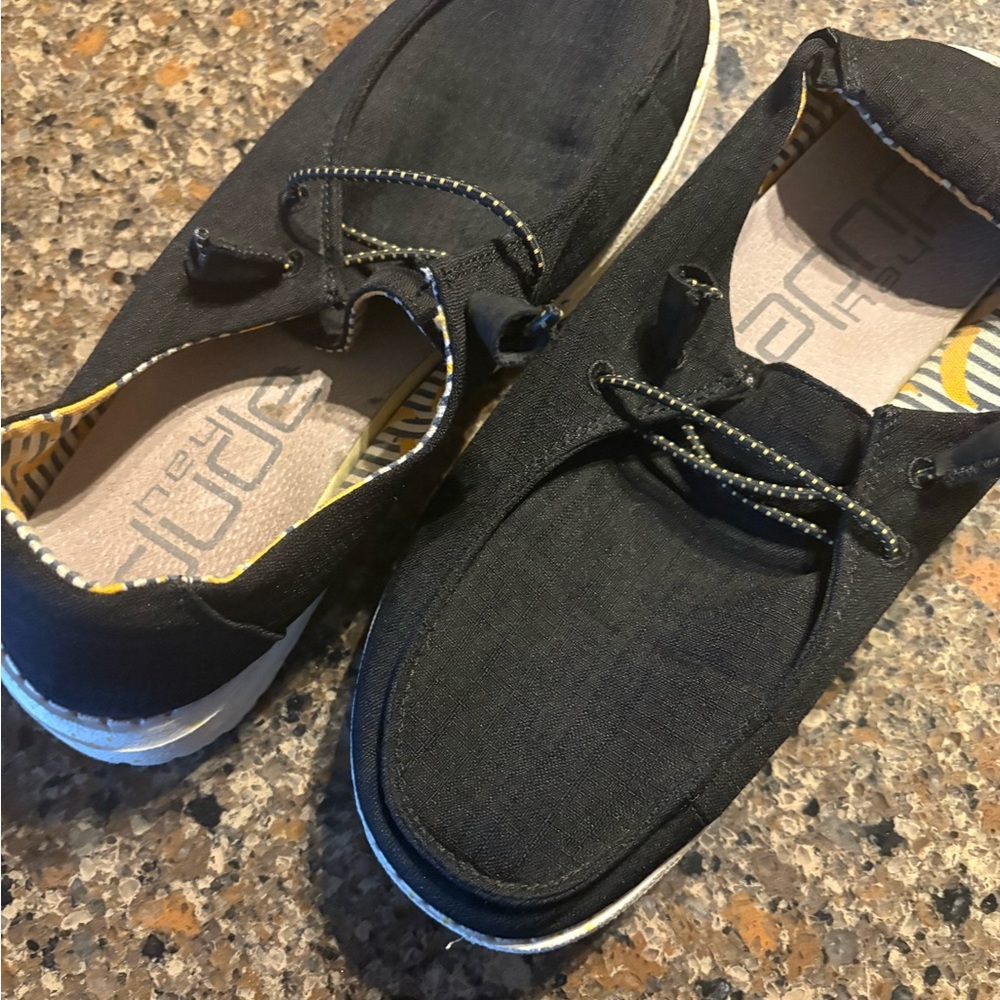 Hey dude size 7